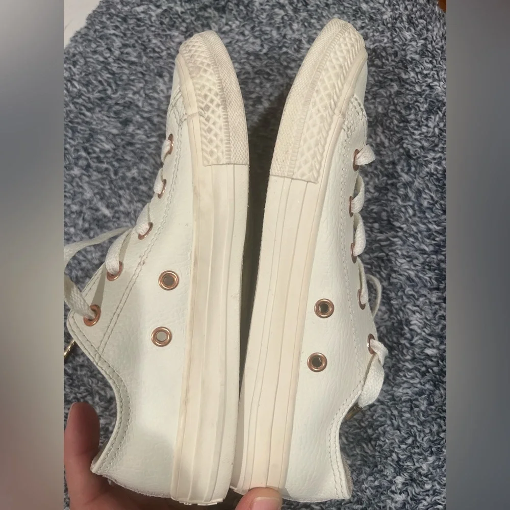 Converse chuck Taylor All Star/ Youth / Sneakers with Gold Accents